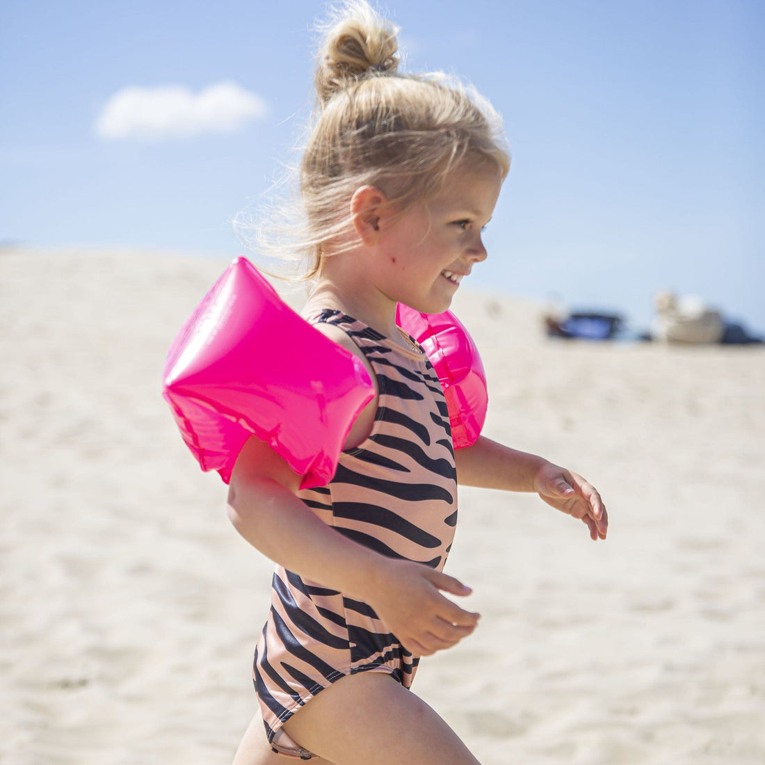 zwembandjes-0-2-jaar-neon-roze-swim-essentials-1