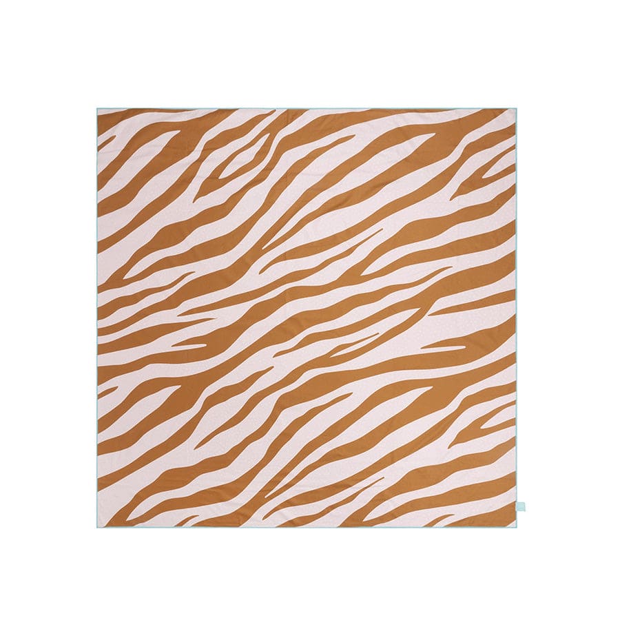 microvezel-handdoek-xxl-oranje-zebra-caramel-180x180-cm-swim-essentials-1