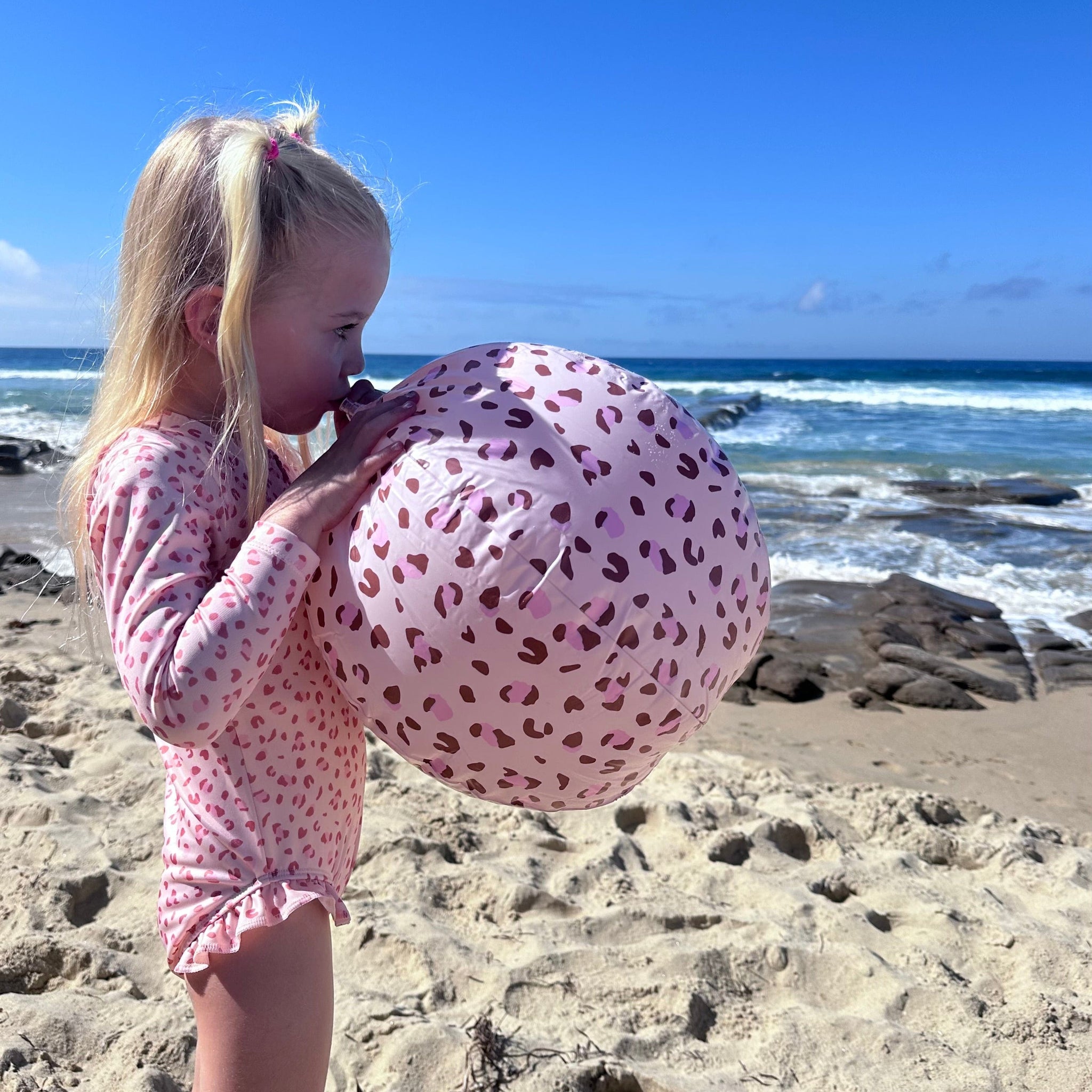 strandbal-abstract-swim-essentials-2